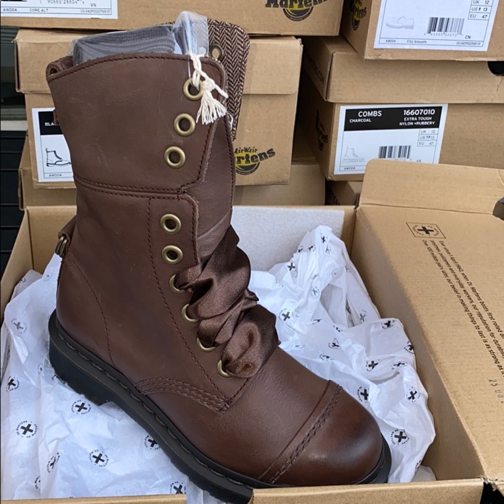🔥Dr. Martens Aimilita 9-Eye Toe Cap Boot NWT - Picture 11 of 15